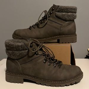 JUST FAB ankle booties